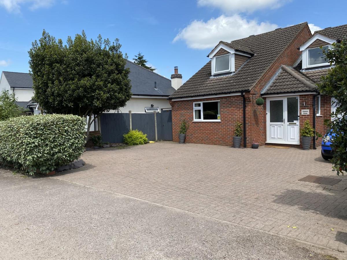 Hansom House Hinckley Exterior photo